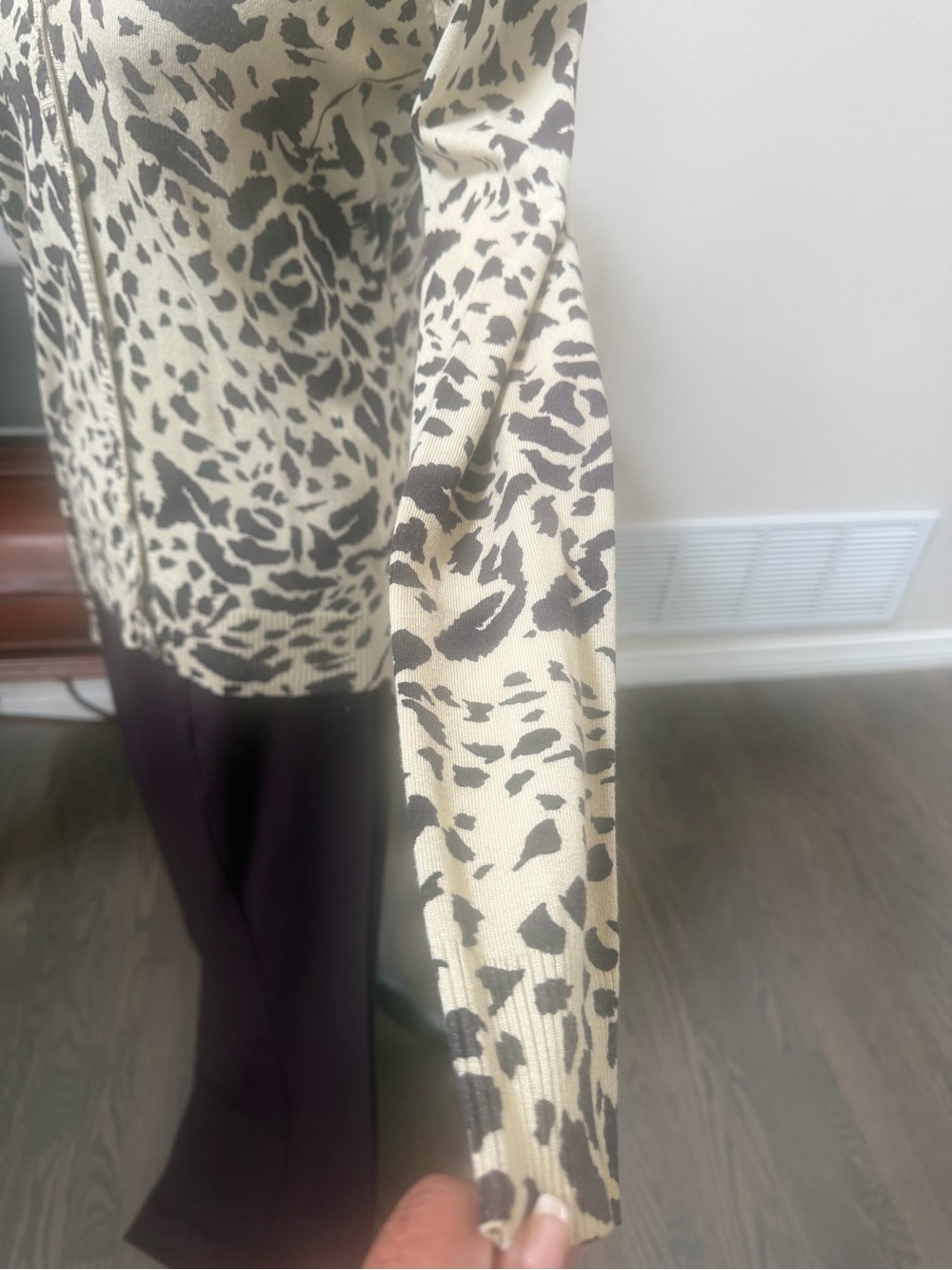 Animal Print Button Cardigan and Pants Set (Plum) - Picture 4 of 4